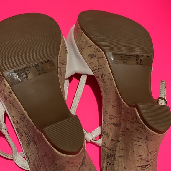 Route 66 size 8 white strappy wedges sandals - Picture 6 of 8